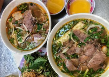 Bún bò Huế chợ Hồ Thị Kỷ