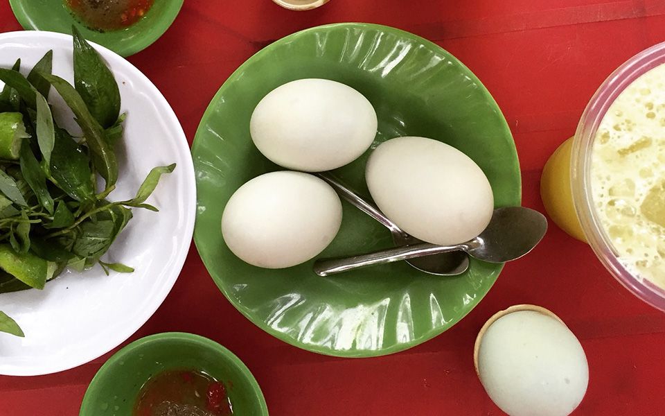 Hột vịt lộn Kim Thảo - 10 món ăn ngon quận 2