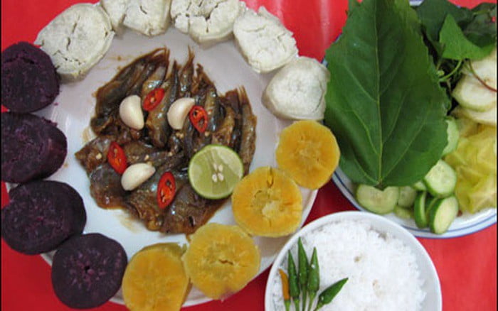 Khoai lang mắm sống