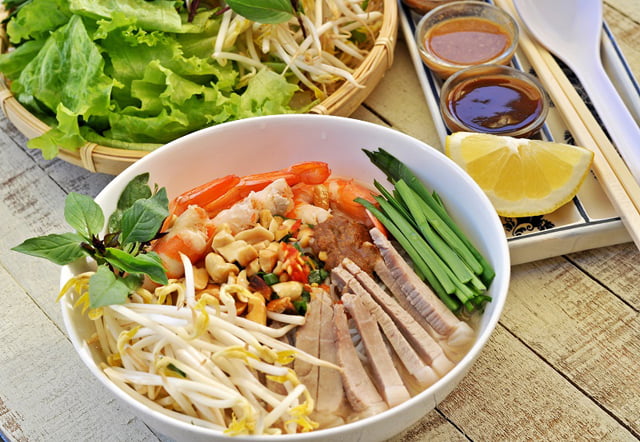 Bún gỏi già - 10 món ăn ngon Tiền Giang