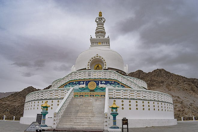 Chùa Santi Stupa
